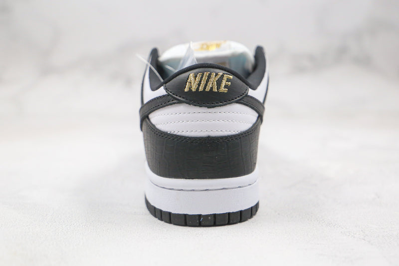 Nike SB Dunk Low Supreme Stars Black