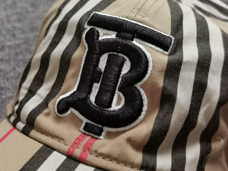 Boné Burberry Logo